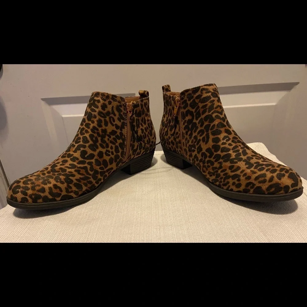 143 Girl animal print booties